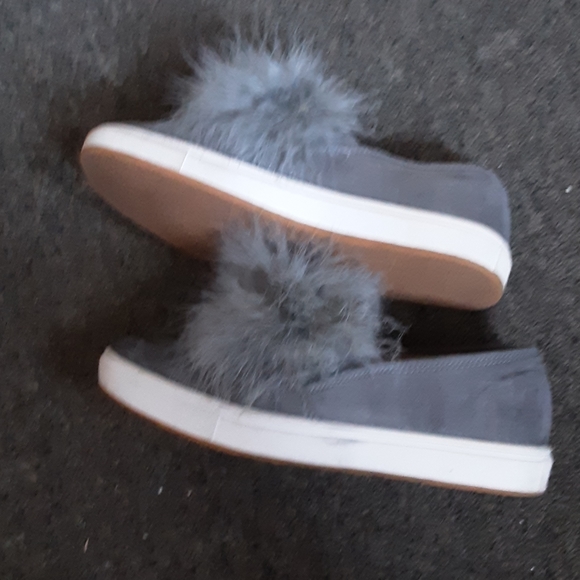 Pair of shoes - Picture 2 of 2